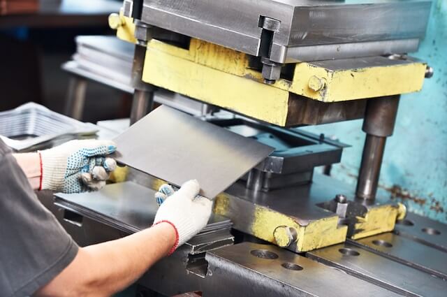 GIA CÔNG ĐỘT DẬP 5 Dập ngắn