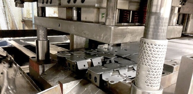 GIA CÔNG ĐỘT DẬP 8 gia cong dot dap tran hung metal 9